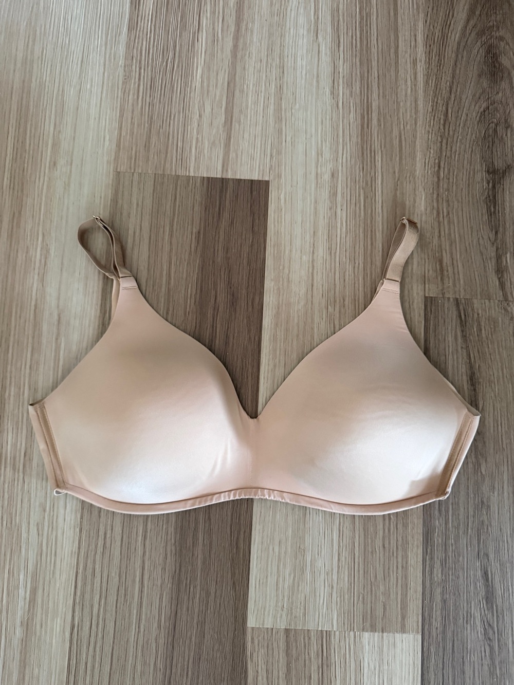 Soma Intimates Nude Wireless Full Coverage Bra Size 40D Smooth Padded (0003)